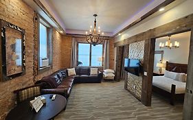 Eaglescape Suites And Event Center